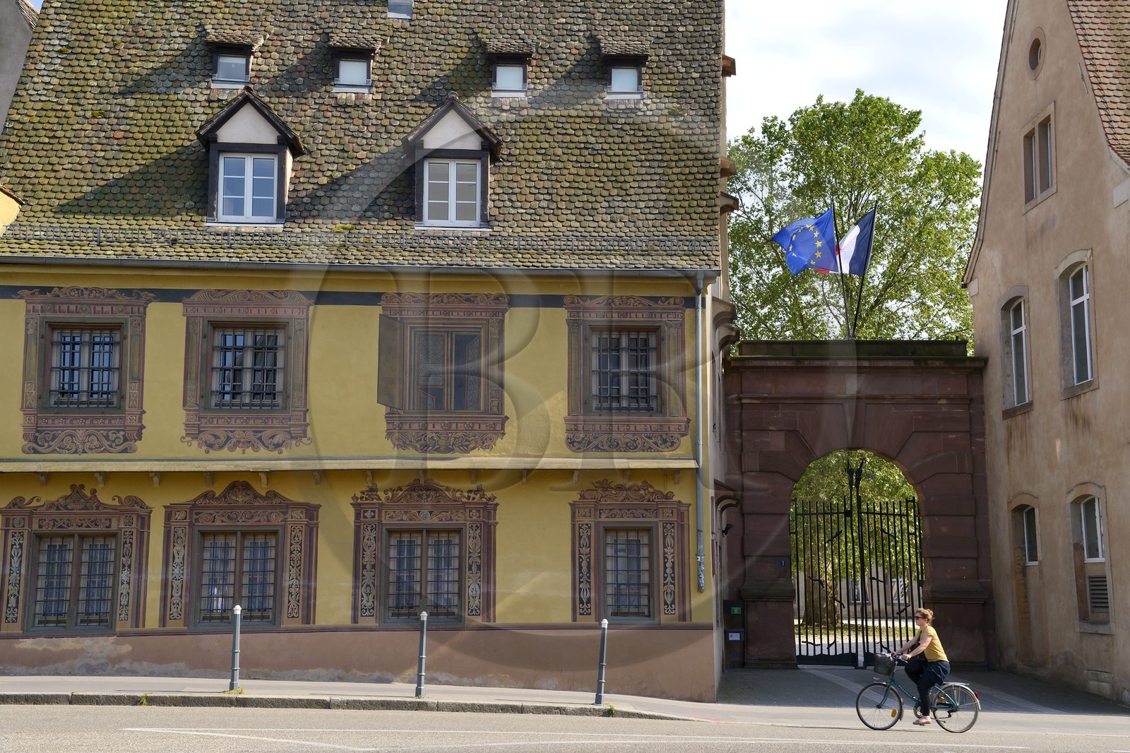 France, Bas Rhin (67), Strasbourg, vieille ville classée au Patrimoine Mondial de l'UNESCO, quartier de la Petite France, l'ENA dans l'ancienne prison pour femmes, la porte principale