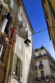 France, Var (83), Toulon, dans la rue de la glacière