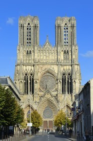 France, Marne (51), Reims, la cathédrale Notre-Dame de Reims, classée Patrimoine Mondial de l'UNESCO, la facade occidentale et le parvis