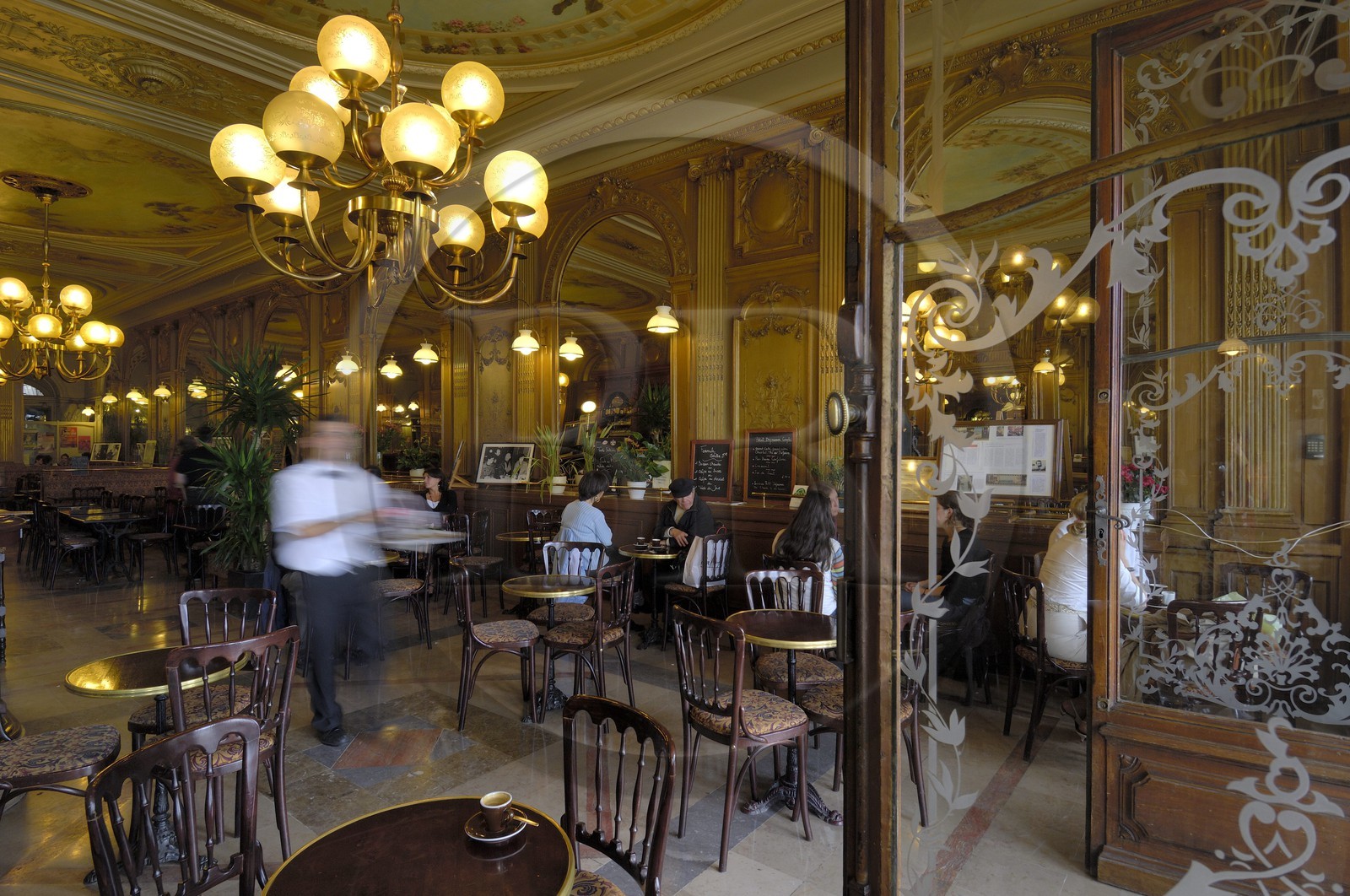 France, Charente-Maritime (17), La Rochelle, le Café de la Paix du 19ème s. place de Verdun