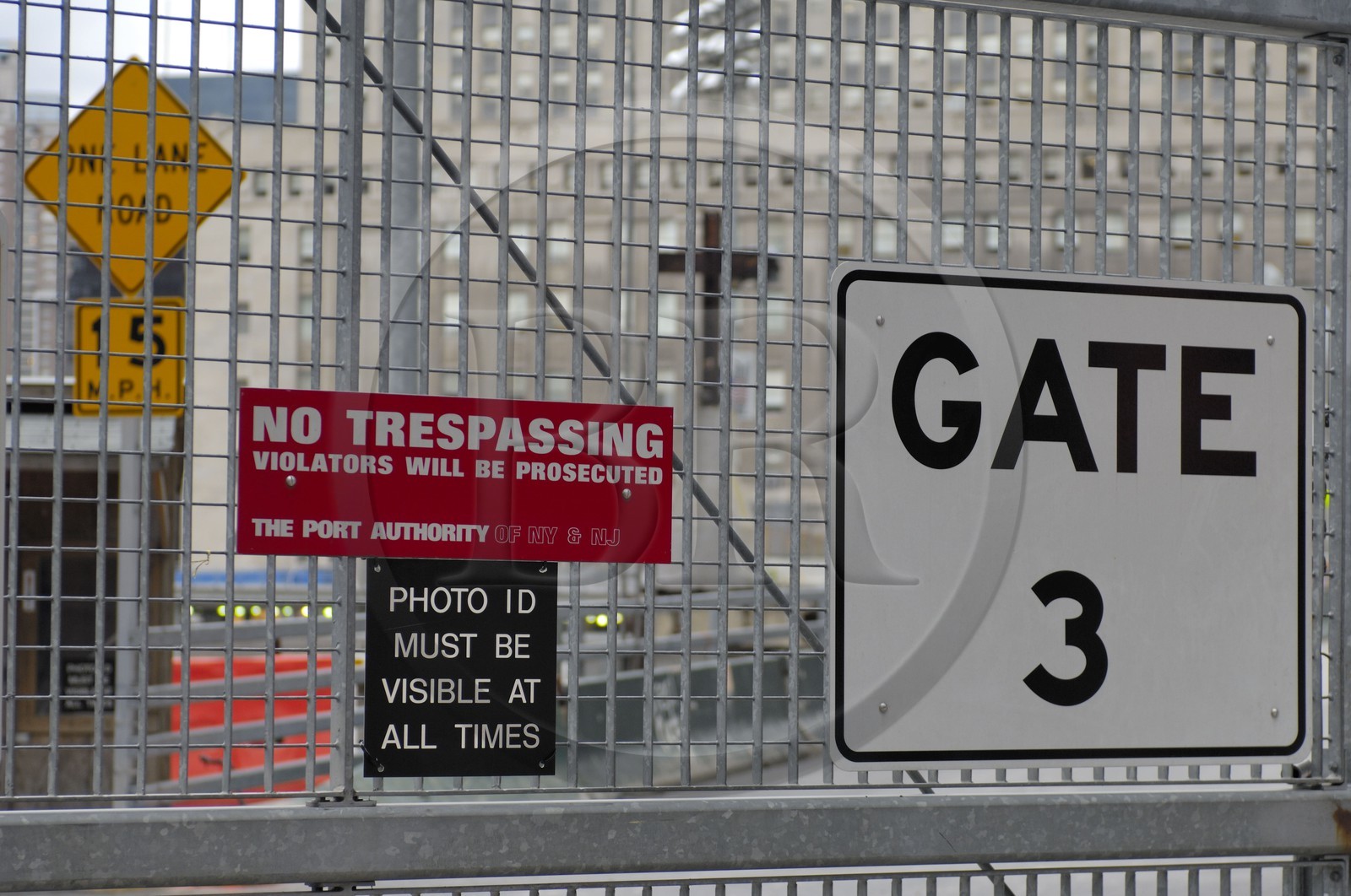 Etats-Unis, New York, Manhattan,  Ground Zero à l'emplacement des Twin Towers, la croix est ressortie des débris des tours