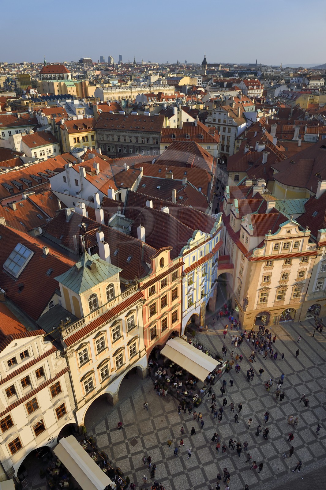République Tchèque, Prague, centre historique classé Patrimoine Mondial de l'UNESCO, la vieille ville (Stare Mesto), place de la vieille ville (Staromestske namesti), facades de style Renaissance et baroque