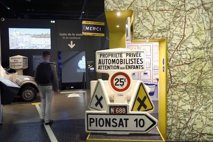 France, Puy-de-Dôme (63), Clermont-Ferrand, L'Aventure Michelin, musée retraçant toutes les activités du groupe Michelin, panneaux de signalisation qui ont jalonné toutes les routes de France et cartes géantes