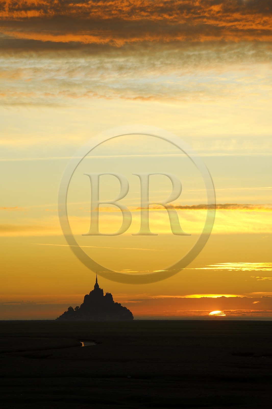France, Manche (50), Baie du Mont-Saint-Michel, le Mont-Saint-Michel au coucher de soleil, classé Patrimoine Mondial de l'UNESCO