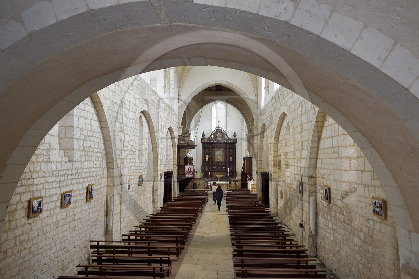 France, Dordogne (24), Périgord Blanc, abbaye romane de Chancelade, nef de l'église abbatiale