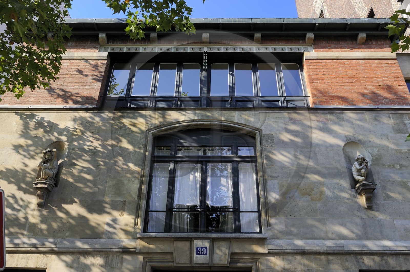 France, Paris (75), ancien atelier du sculpteur Jean-Baptiste Carpeaux dont l'ajout du premier etage est de Hector Guimard