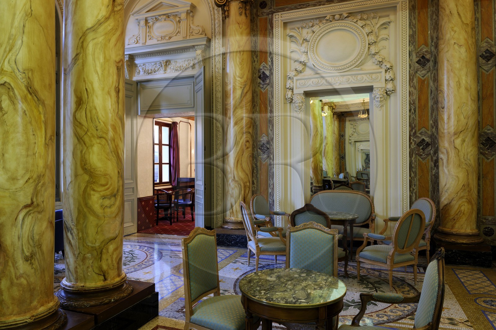 France, Vosges (88), Station thermale de Vittel, le hall du Grand Hôtel propriété du Club Mediterranée