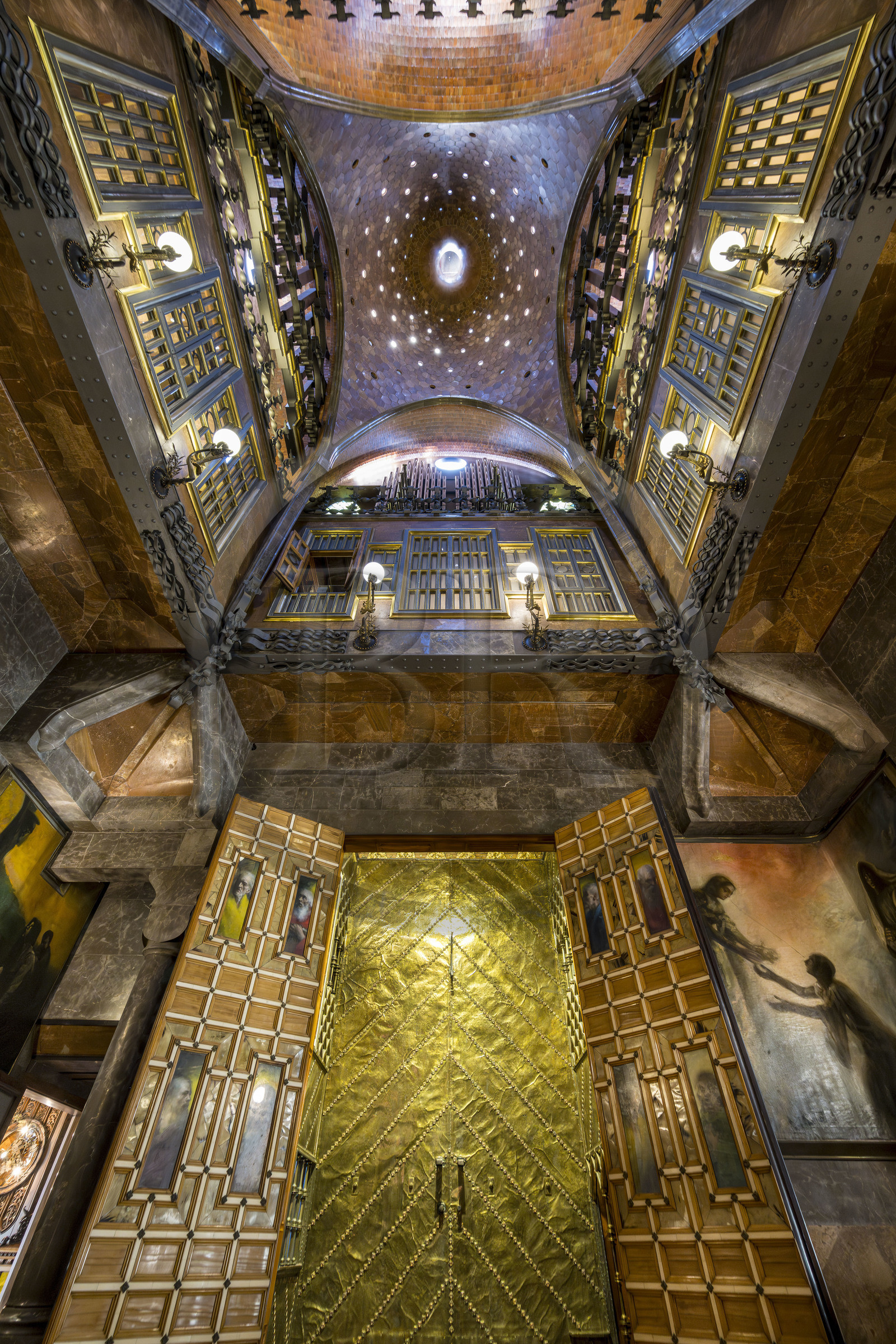 Spain, Catalonia, Barcelona, the Güell Palace (Palau Güell) built between 1886 and 1891 by the Catalan modernist architect Antoni Gaudi, a UNESCO World Heritage site, central lounge crowned with a parabolic dome