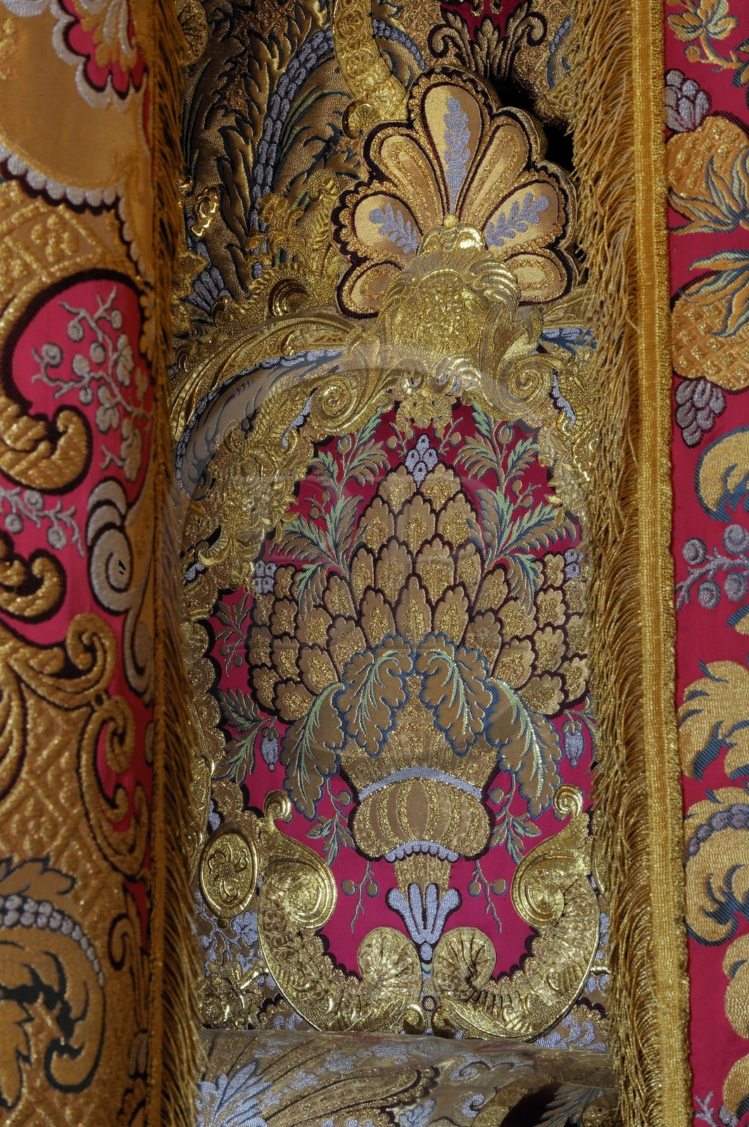 France, Yvelines (78), château de Versailles, classé Patrimoine Mondial de l'UNESCO, appartement du Roi, la chambre du Roi, détail du lit du Roi