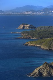 France, Var (83), Corniche des Maures, Bormes les Mimosas, fort de Brégançon (vue aérienne)