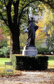 France, Paris (75), jardin du Luxembourg, statue de La Liberté éclairant le monde par Bartholdi