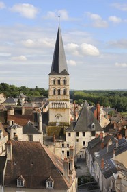 France, Nièvre (58), La Charité-sur-Loire,  le clocher Sainte Croix domine la ville