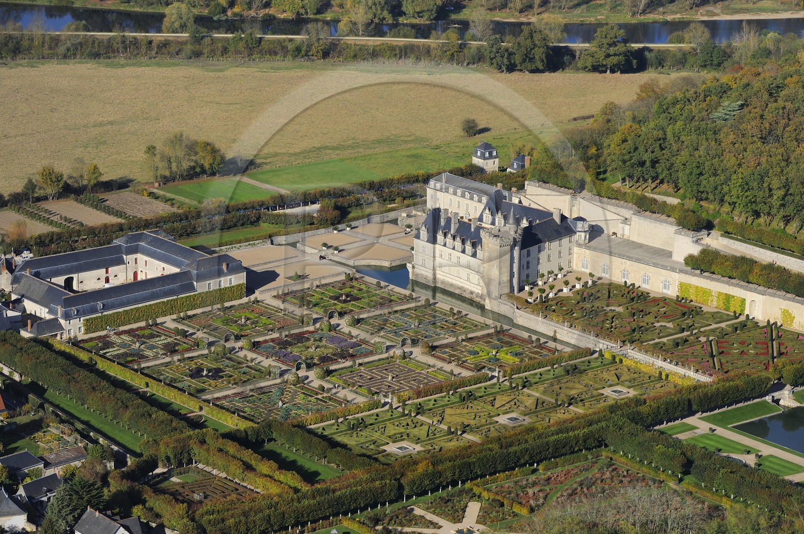 France, Indre-et-Loire (37), Vallée de la Loire classée Patrimoine Mondial de l' UNESCO, le château et les jardins de Villandry (vue aérienne)