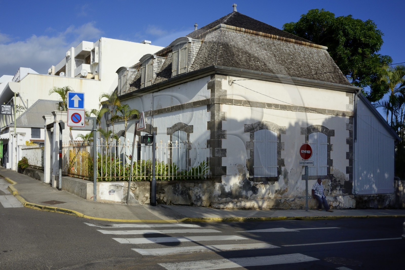 France, Ile de la Reunion, Saint-Pierre, la maison Adam de Villiers ou maison Sanglier à l'angle des rues Marius-Ary Leblond et Barquisseau, une des plus anciennes de la ville (entre 1770 et 1780)