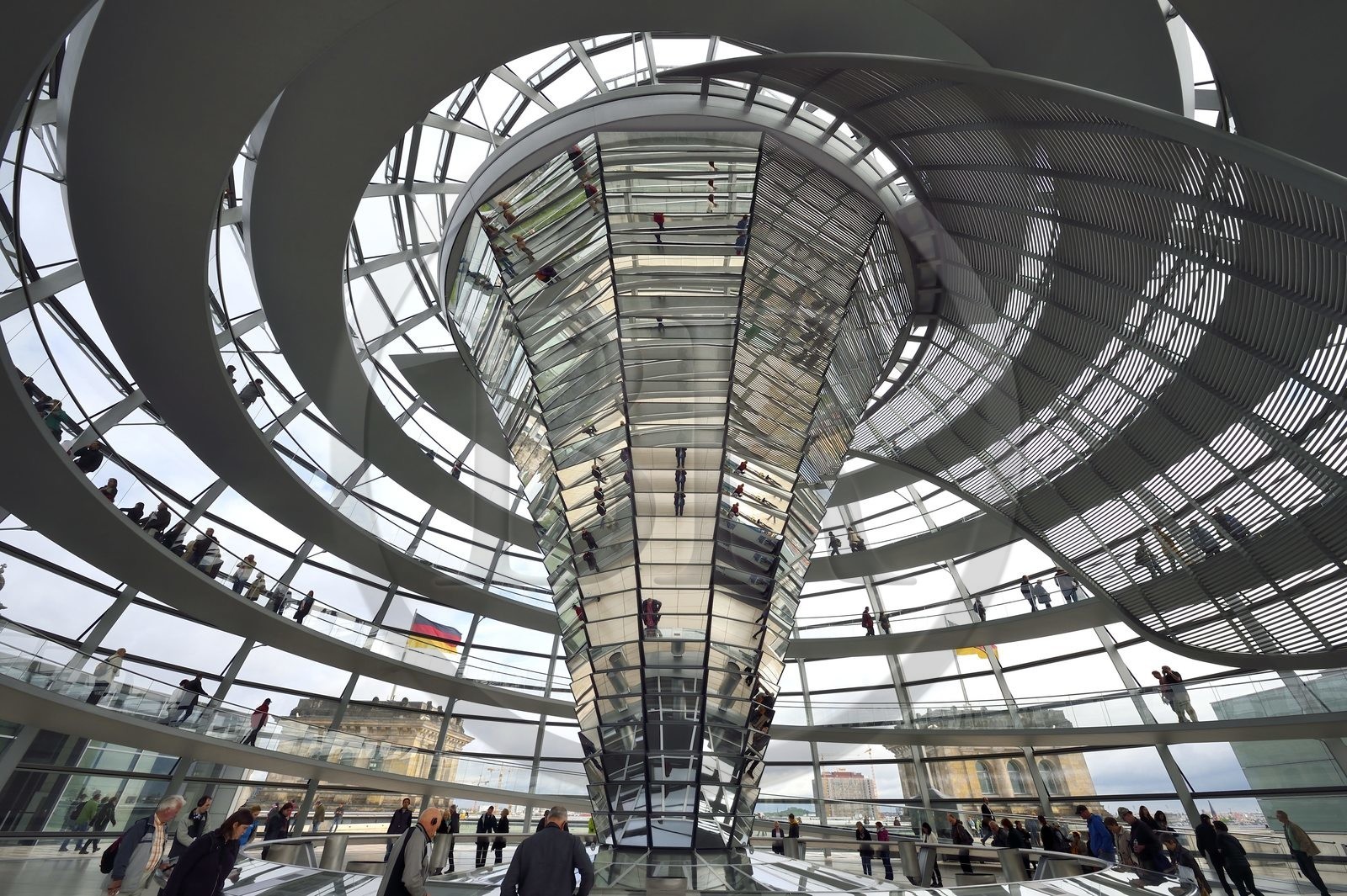 Allemagne, Berlin, Reichstag, dome en verre du Bundestag (parlement allemand depuis 1999) de l'architecte Sir Norman Foster
