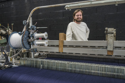 France, Gard (30), Nimes, Guillaume Sagot, fondateur de l’Atelier de Nîmes qui a relancé la fabrication de toiles de jean traditionnelles