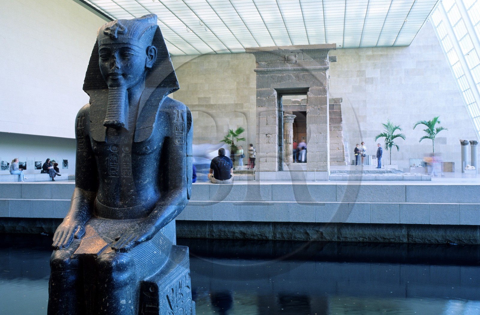 Etats-Unis, New York, Manhattan, Metropolitan Museum of Art, temple de Dendur (Egypte), statue d' Amenhotep III