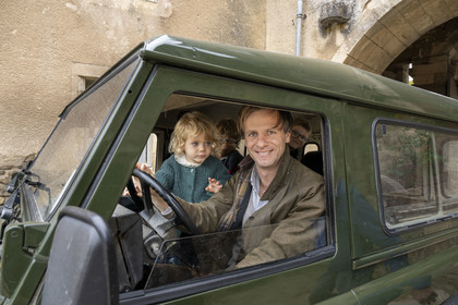 France, Côte-d'Or (21), Epoisses, le château d'Epoisses, Alexis de Guitaut avec ses trois enfants