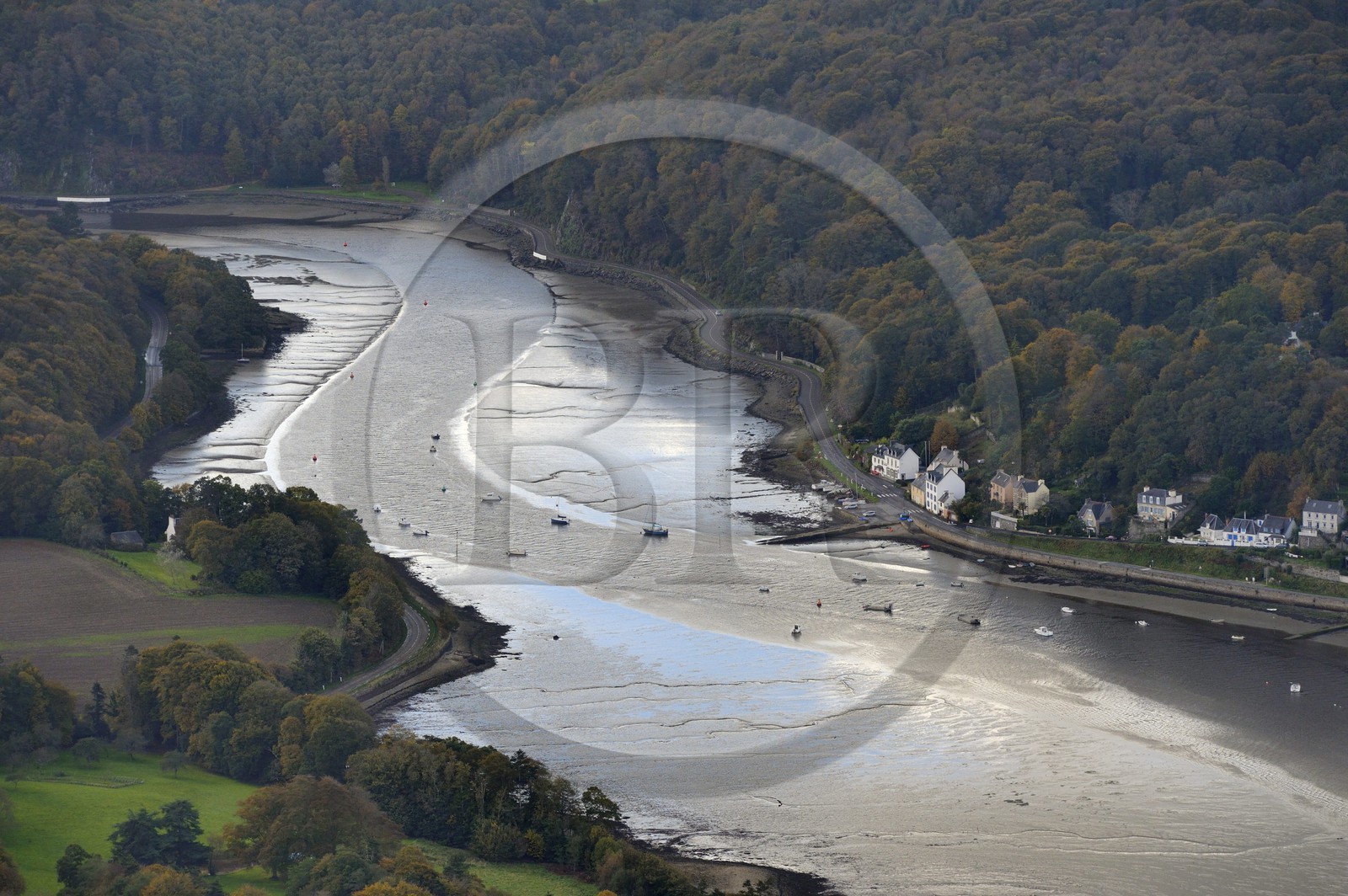 France, Finistère (29), le Dossen ou rivière de Morlaix entre Locquénolé et Lanugy débouchant sur la Baie de Morlaix (vue aérienne)