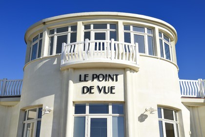 France, Calvados (14), Pays d'Auge, Deauville, Le Point de Vue est l’ancien club-house du Deauville Yacht Club conçu par l’architecte Georges Wybo