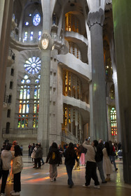 Espagne, Catalogne, Barcelone, quartier de l'Eixample, basilique de la Sagrada Familia de l'architecte du modernisme catalan Antoni Gaudi classée Patrimoine Mondial de l'UNESCO, un des deux escaliers en colimaçon du déambulatoire donnant accès à la partie supérieure du chœur