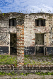 France, Guyane, Saint-Laurent-du-Maroni, bagne ou Camp de la Transportation, les quartiers disciplinaires, la cellule 47 sur la droite, célèbre pour avoir été celle de Henri Charrière plus connu sous le pseudonyme de Papillon