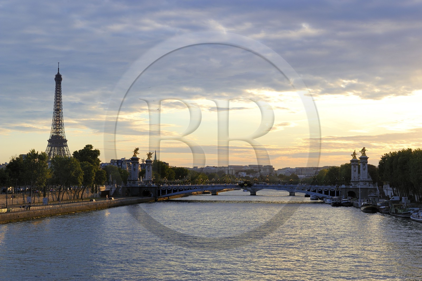 France, Paris (75), les rives de la Seine classées Patrimoine Mondial de l'UNESCO, le pont Alexandre III et la Tour Eiffel