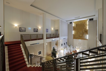 France, Loire-Atlantique (44), port de Saint-Nazaire, Escal'Atlantic dans l'ancienne base sous-marine fait revivre le monde des transatlantiques, la grande salle à manger