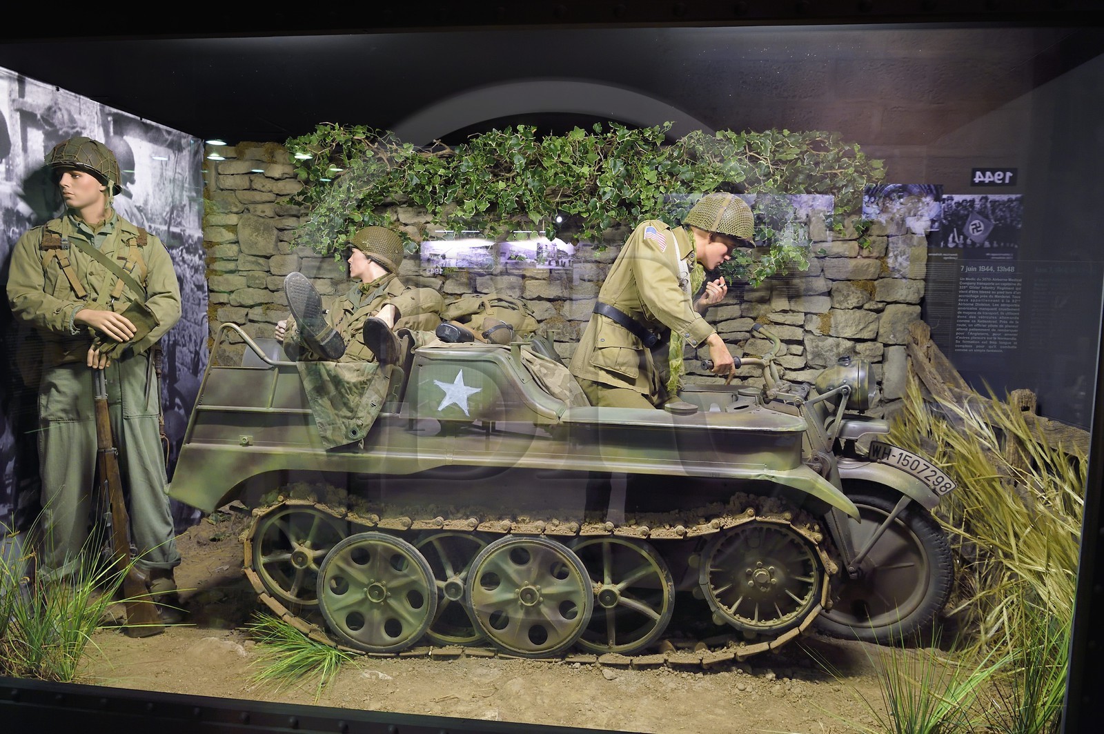 France, Calvados (14), Colleville-sur-Mer, Overlord-Museum, Normandy 44, collection américaine à l'intérieur du musée, Kettenkrad moto chenilles allemande capturée