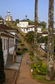 Brésil, Etat du Minas Gerais, ville de Serro, place (centrale) Joao Pinheiro et capela de Santa Rita (Route de l'or, Estrada Real)