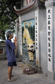 Vietnam, Hanoi, old town, Hoan Kiem Lake also called the small lake or Lake of the Restored Sword, Ngoc Son temple