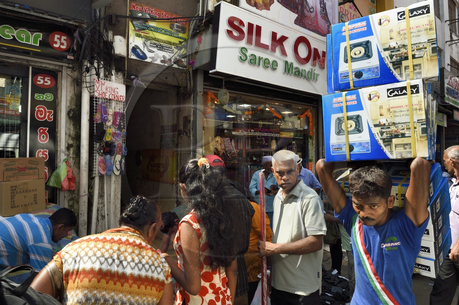 Sri Lanka, Western Province, Colombo District, Colombo, the lively Pettah Bazaar in 2nd Cross Street