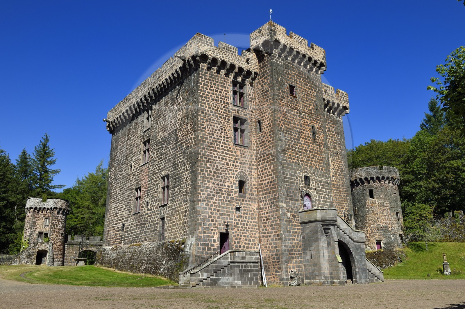 France, Puy-de-Dôme (63), Pontgibaud, Chateau-Dauphin, forteresse du XIIe siècle