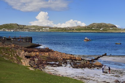 United Kingdom, Scotland, Highland, Inner Hebrides, the Ross of Mull in the extreme southwest of the Isle of Mull, Fionnphort and opposite the Iona Island abbey by the sea