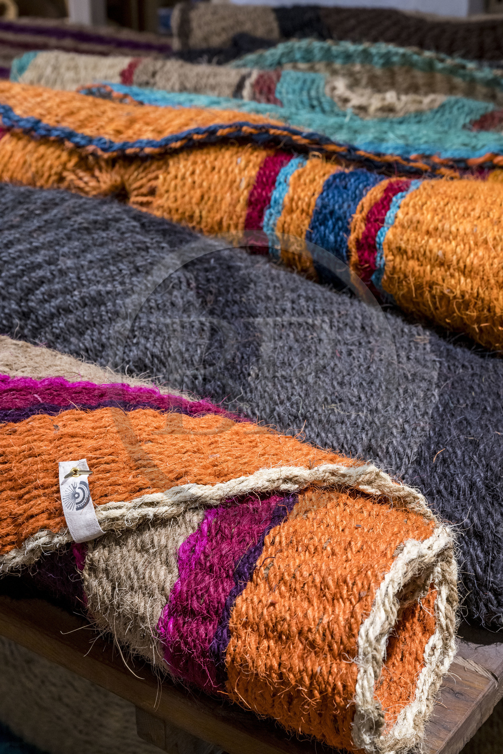 France, Drôme (26), Drôme provençale, Nyons, La Scourtinerie, dernière manufacture de scourtins de Provence, filtres traditionnels utilisés dans la fabrication de l'huile d'olive mais conçus aussi aujourd'hui comme objets de décoration en fibre de coco