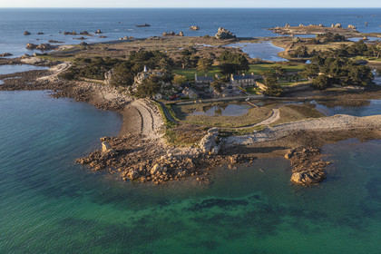 France, Cotes-d'Armor, Cote d'Ajoncs, Penvénan, Port Blanc, Saint-Gildas Island (aerial view)