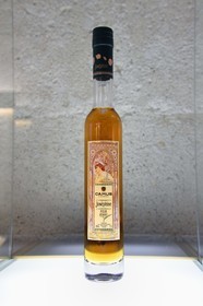 France, Charente (16), Cognac, Musée des Arts de Cognac, Josephine des Cognac Camus inspiré par l'Art Nouveau et destiné à une clientèle féminine