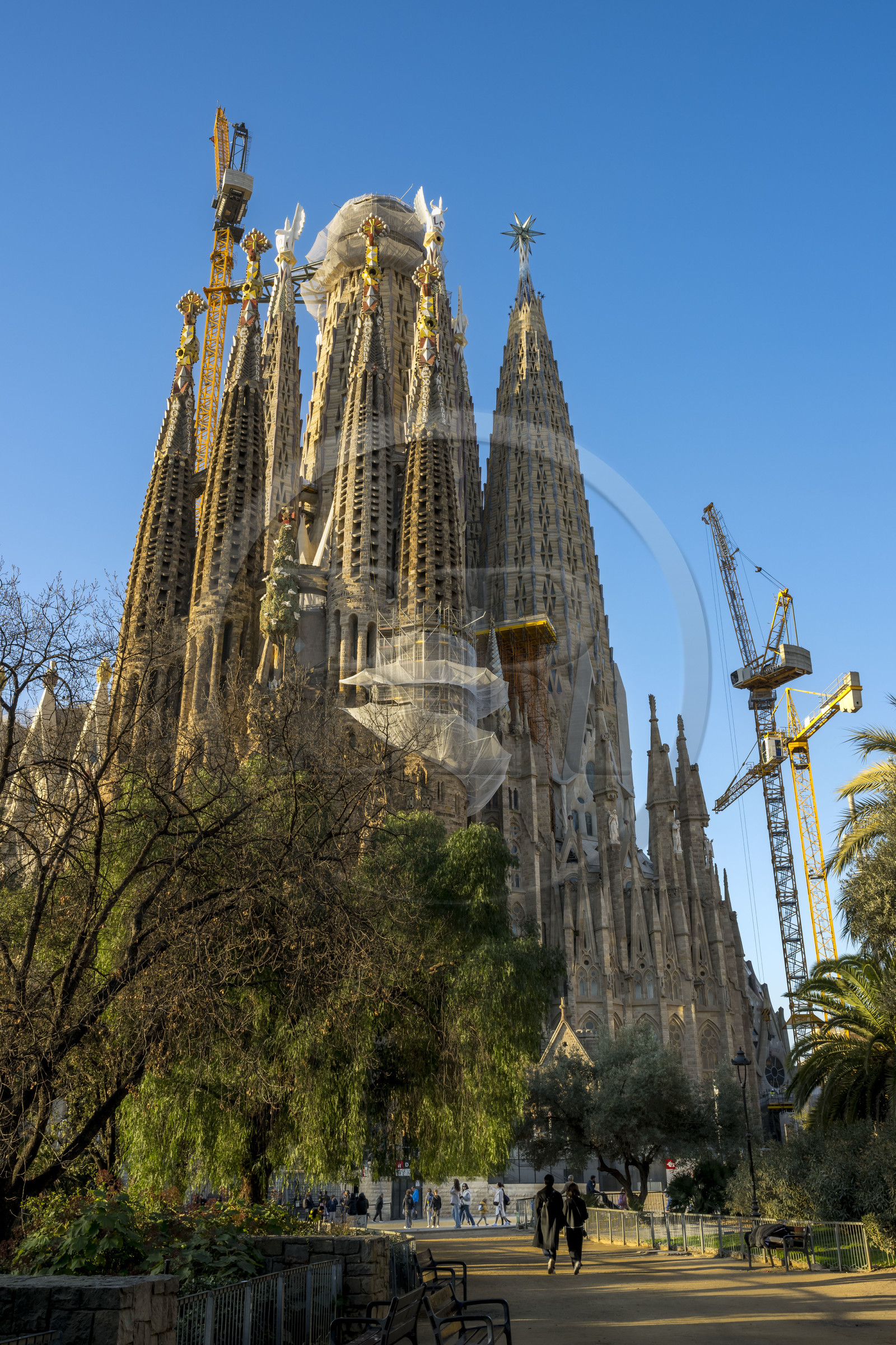 Espagne, Catalogne, Barcelone, quartier de l'Eixample, basilique de la Sagrada Familia de l'architecte du modernisme catalan Antoni Gaudi classée Patrimoine Mondial de l'UNESCO, façade de la Nativité