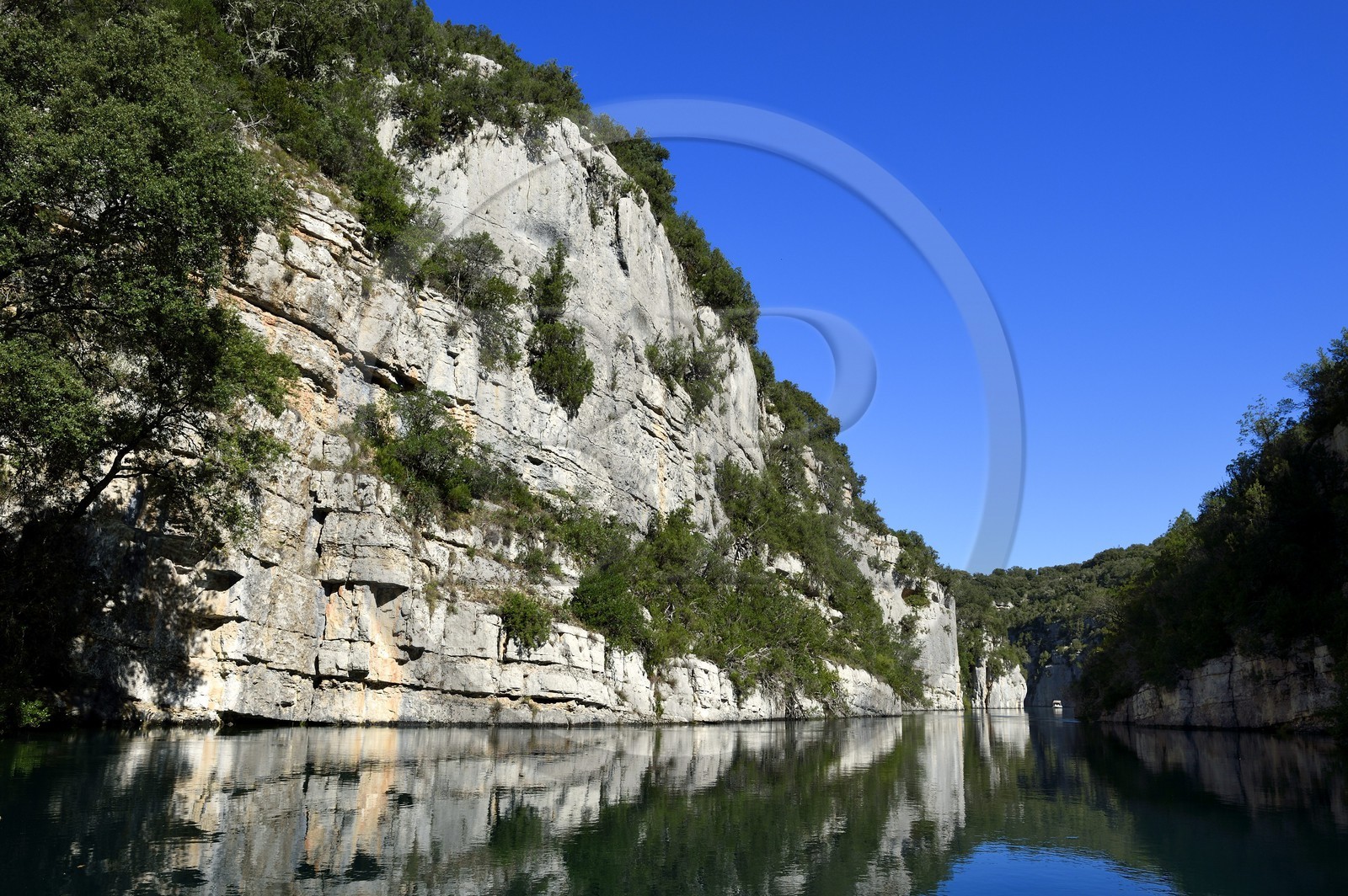 Var on the Left Bank and Alpes de Haute Provence on the Right Bank, Parc Naturel Regional du Verdon, Basses Gorges du Verdon downstream of Lake St. Croix, gorges de Baudinard.