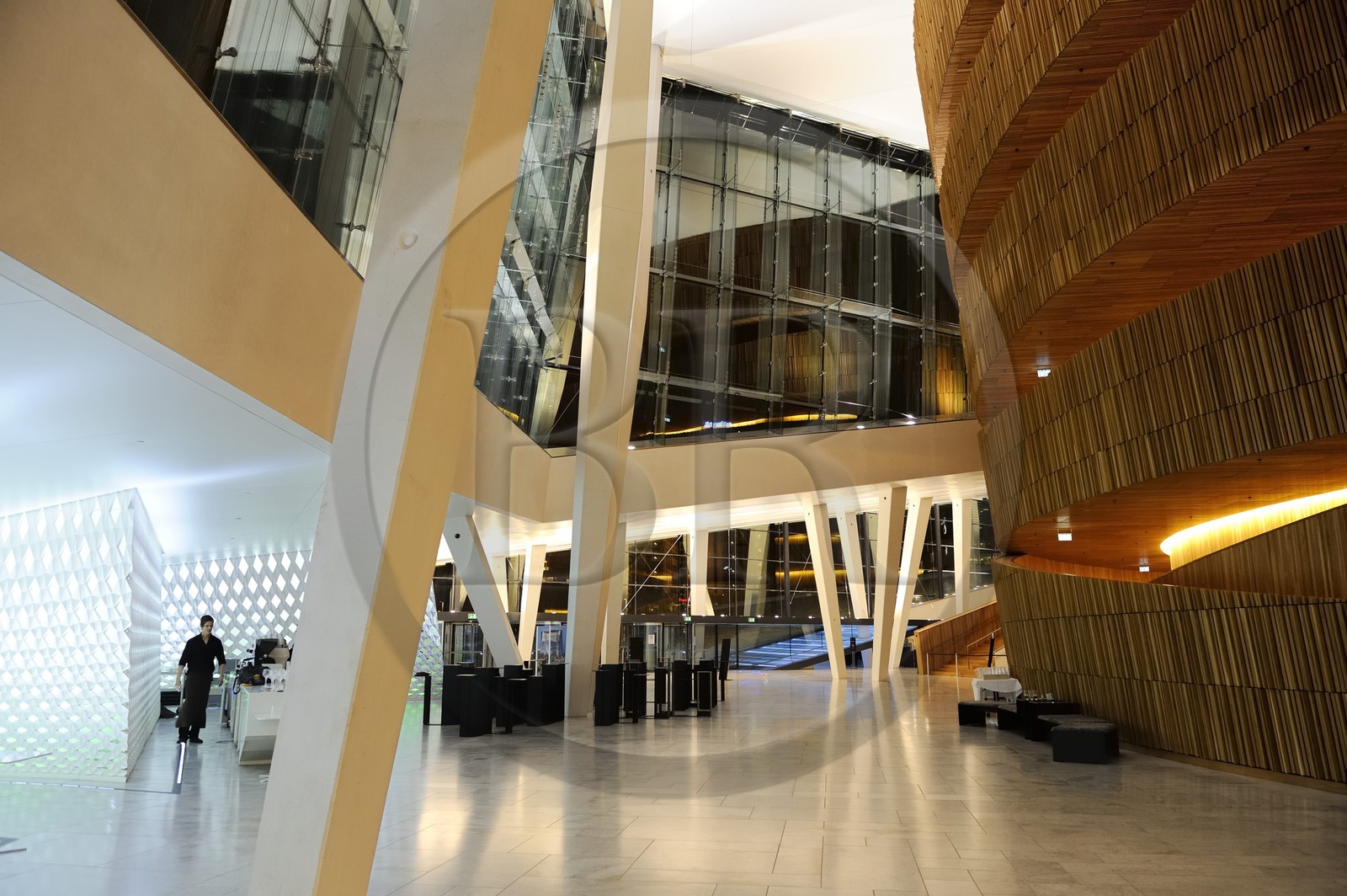 Norvège, Oslo, le nouvel opéra dessiné par les architectes de Snohetta, dans le quartier des docks de Bjorvika