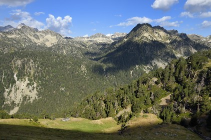 France, Hautes-Pyrénées (65), Saint-Lary-Soulan et Vielle-Aure, randonnée sur une variante du GR10 entre le col de Portet et les lacs de Bastan en bordure de la réserve naturelle de Néouvielle