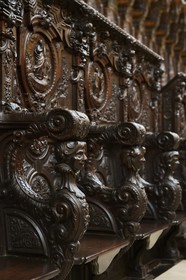 Espagne, Andalousie, Cordoue, centre historique classé Patrimoine Mondial de l'UNESCO, la Mezquita, la partie cathédrale qui apparait comme incrustée au centre de l'ancienne mosquée, les stalles dans le chœur