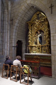 Espagne, Pays-Basque, Navarre, Roncevaux, étape du chemin de Saint-Jacques de Compostelle, Collégiale royale de Roncevaux, église de Santa María la Real, statue de Saint-Jacques