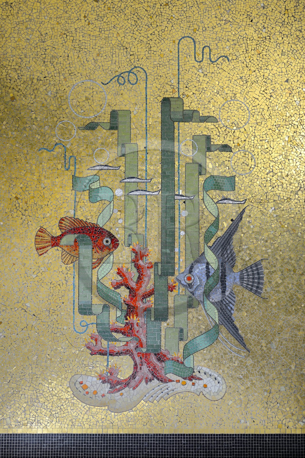 France, Ille-et-Vilaine (35), Rennes, la Maison Odorico rue Joseph Sauveur, mosaiques de Isidore Odorico dans la salle de bain