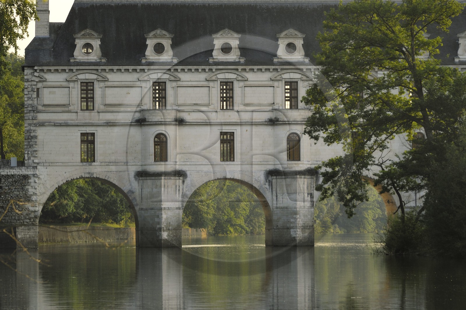 France, Indre-et-Loire (37), château de Chenonceau de style Renaissance qui enjambe le Cher, édifié de 1513 à 1521