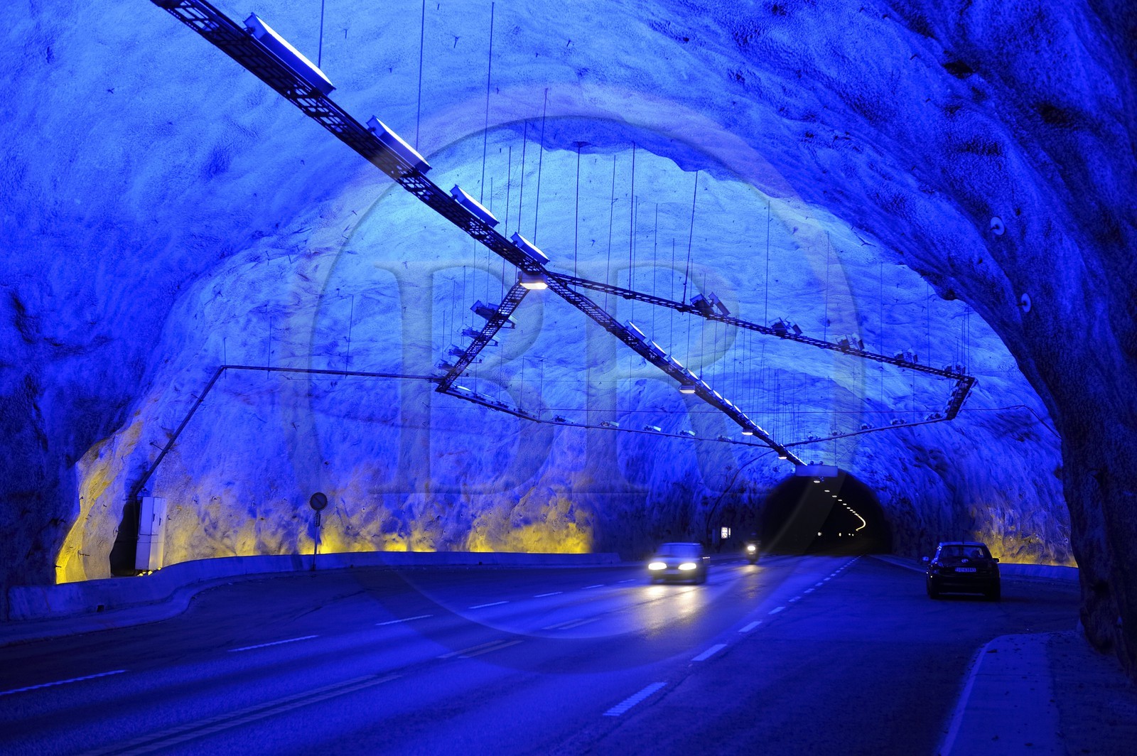 Norvège, Sogn og Fjordane, Le Tunnel de Laerdal (Laerdalstunnelen) est un tunnel routier de 24,5 km reliant Lærdal à Aurland, c'est le plus long tunnel routier au monde