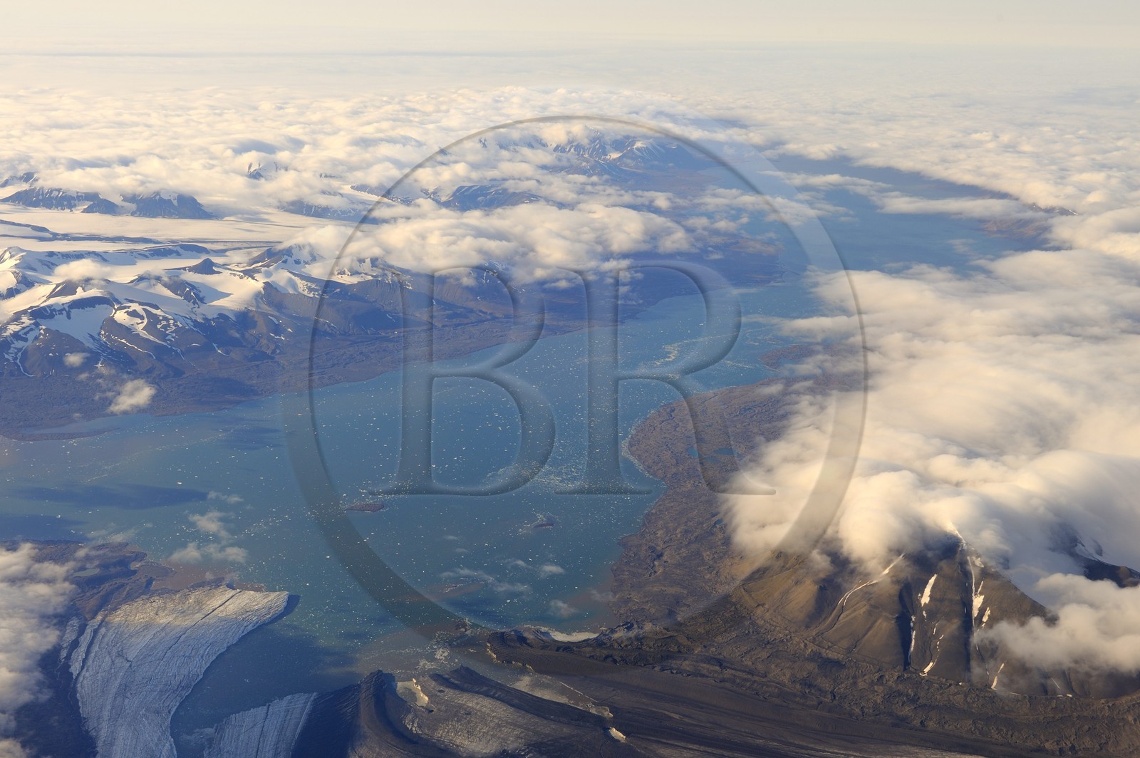 Norvège, Svalbard, glacier de la région sud du Spitzberg (vue aérienne)