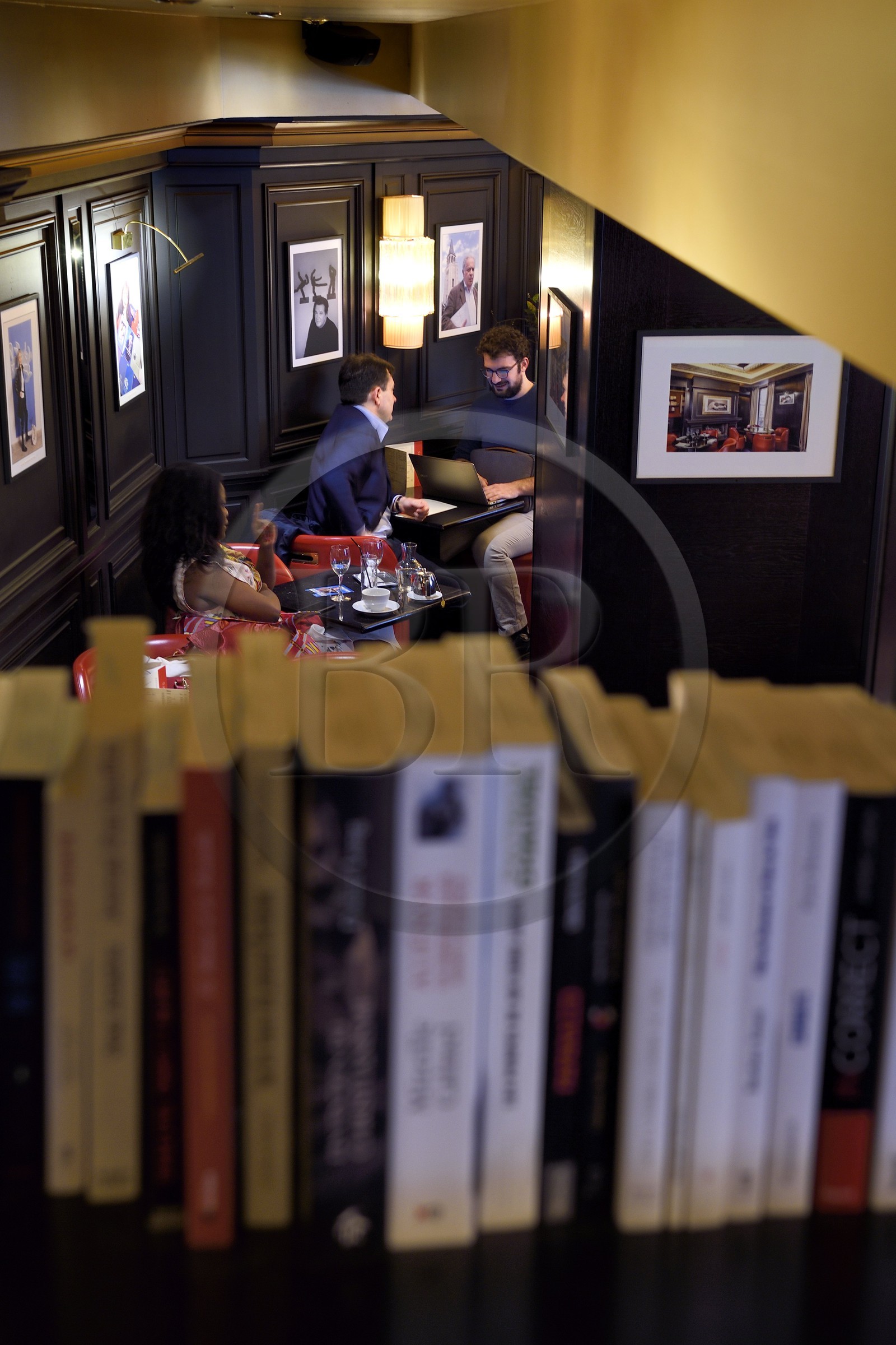France, Paris (75), Carrefour de l'Odéon, Café les Editeurs
