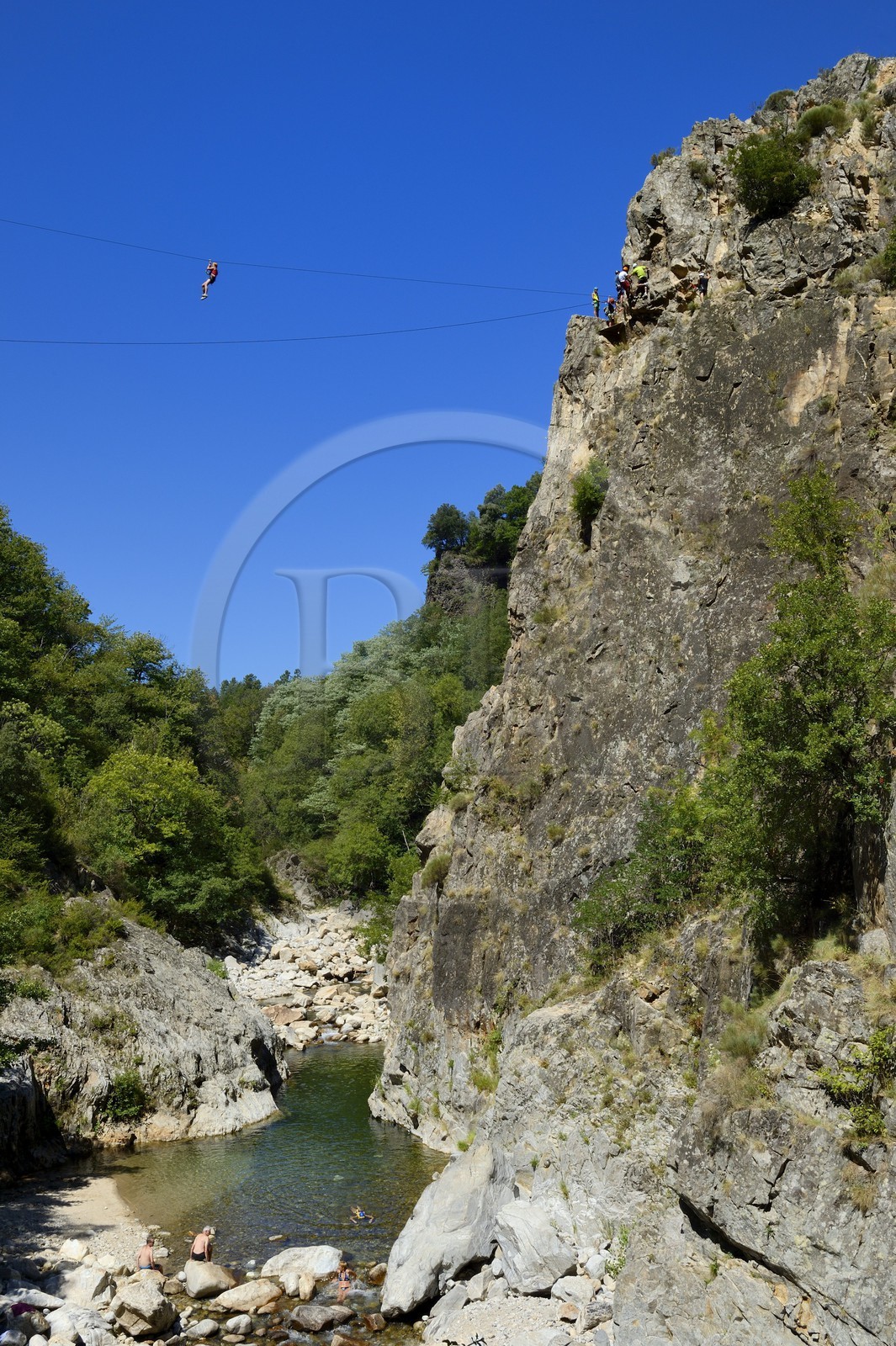 France, Ardèche (07), Parc Naturel Régional des Monts d'Ardèche, Thueyts, la haute-vallée de la rivière Ardèche, La via ferrata du Pont du diable