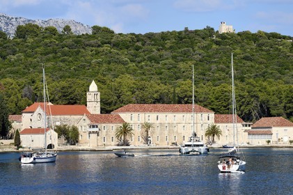 Croatie, Dalmatie, cote dalmate, monastère franciscain sur l'Ile de Badija situé dans la partie orientale du canal de Peljesac en face de l'Ile de Korcula